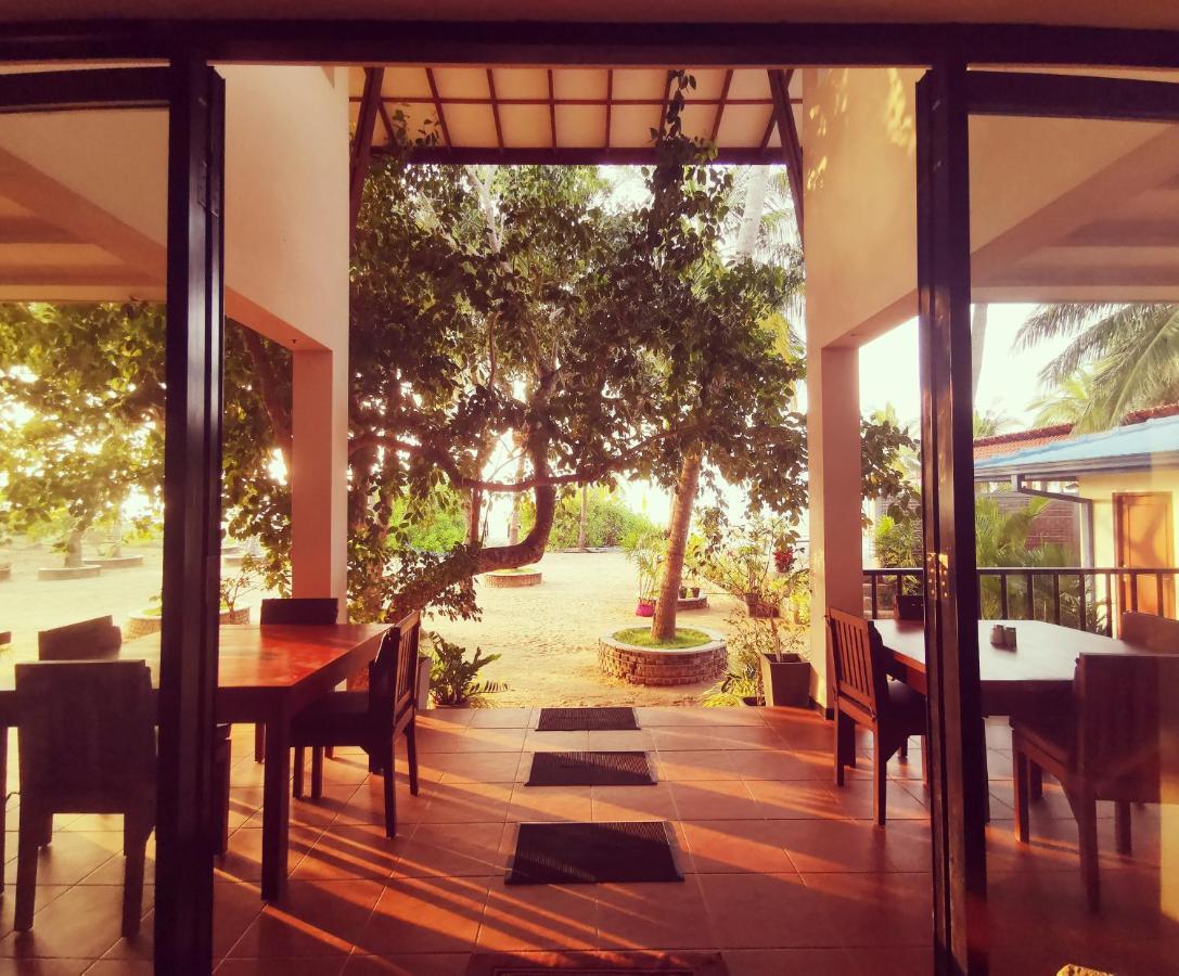 Welle Wadiya Beach Villa Калпития Екстериор снимка