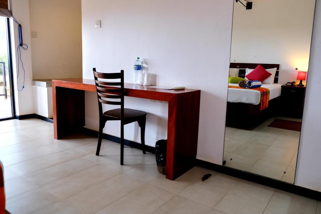 Welle Wadiya Beach Villa Калпития Екстериор снимка